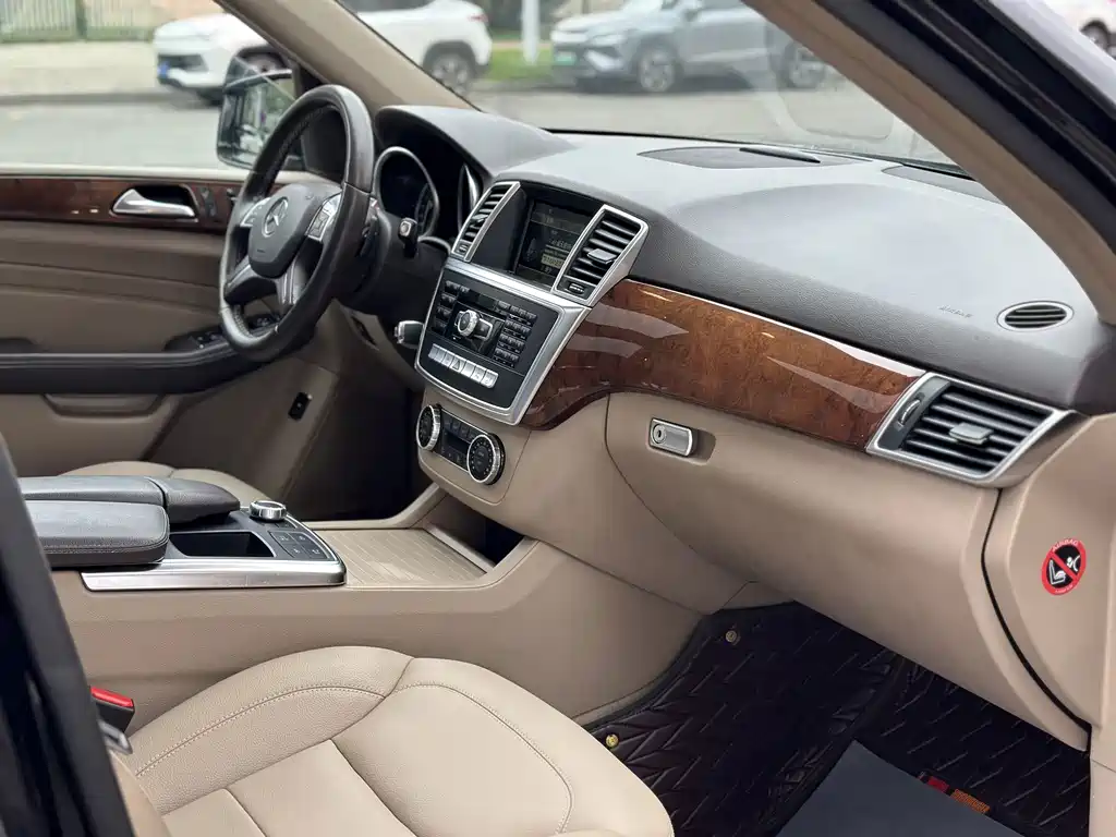 Mercedes-Benz M-Class — миниатюра 12