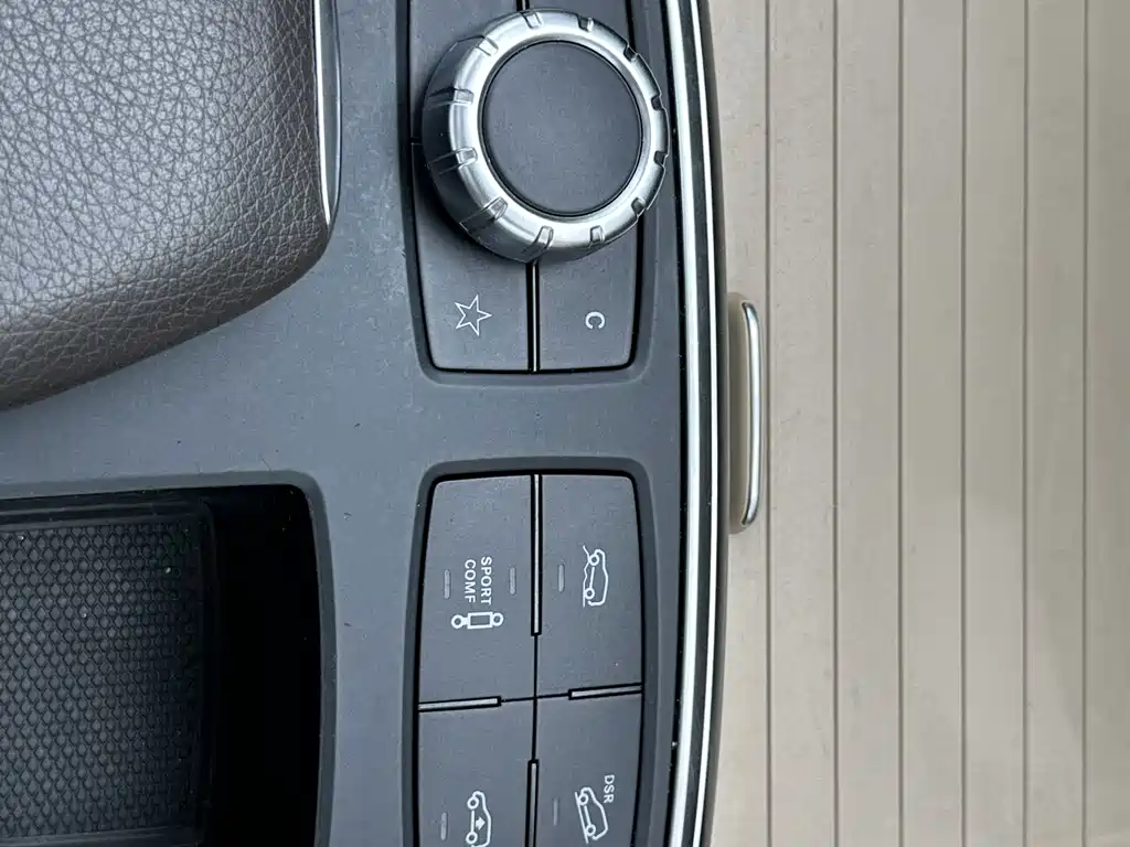 Mercedes-Benz M-Class — миниатюра 28
