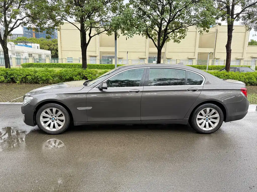 BMW 7 Series — миниатюра 16