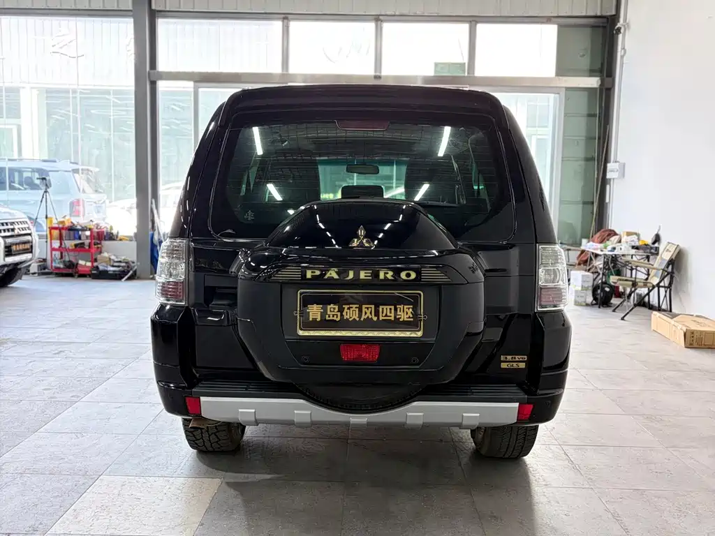 Mitsubishi Pajero (Import) — миниатюра 4