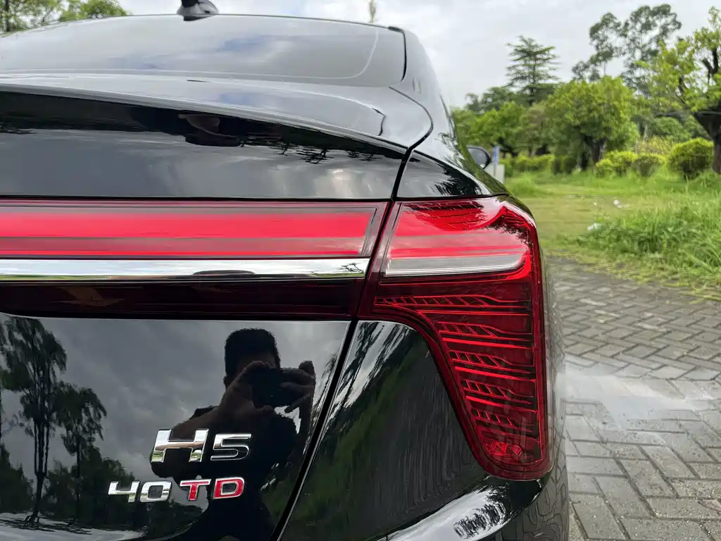 Hongqi Hongqi H5 — миниатюра 9