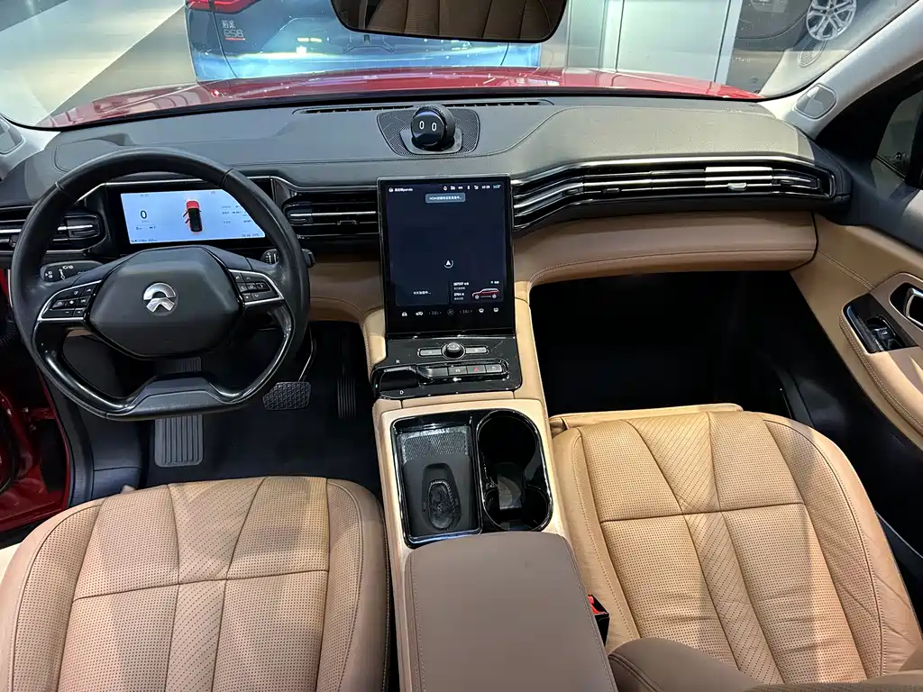 NIO ES8 2018 355KM мест