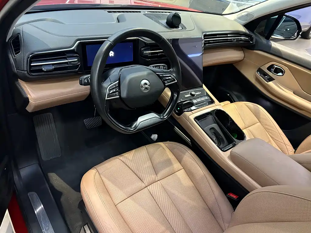 NIO ES8 2018 355KM мест