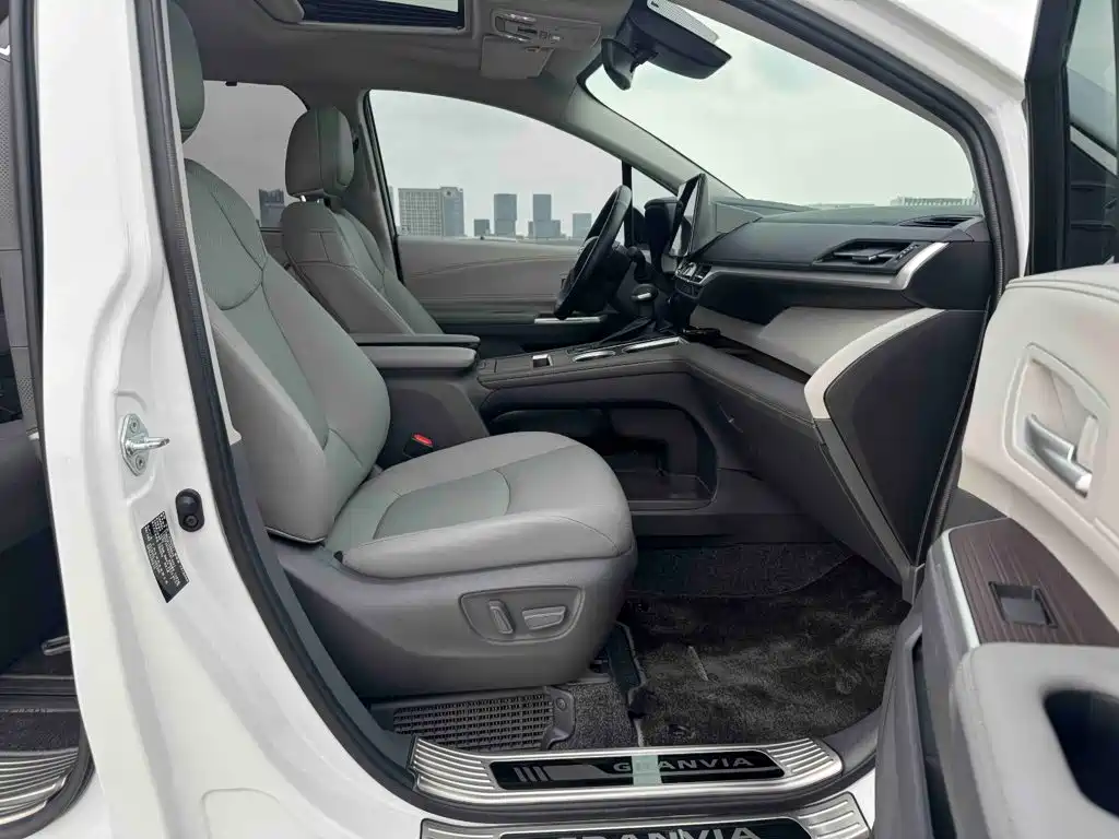 Toyota Sienna — миниатюра 16