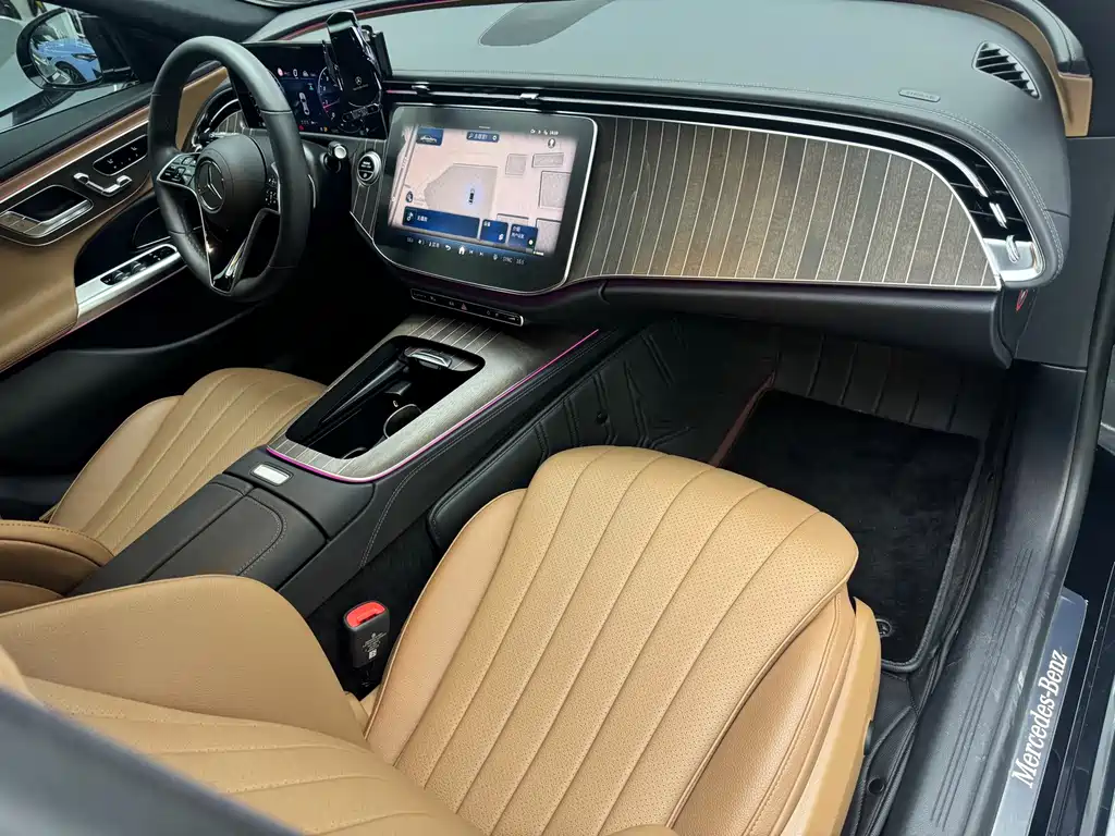 Mercedes-Benz E-Class — миниатюра 10