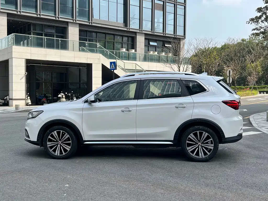 ROEWE RX5 NEW ENERGY
