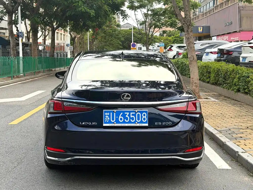 Lexus ES — миниатюра 13