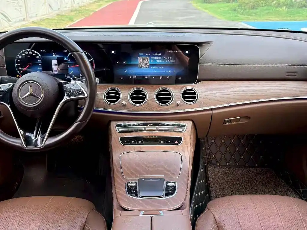 Mercedes-Benz E-Class — миниатюра 5
