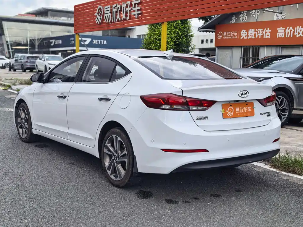 Hyundai Elantra — миниатюра 9