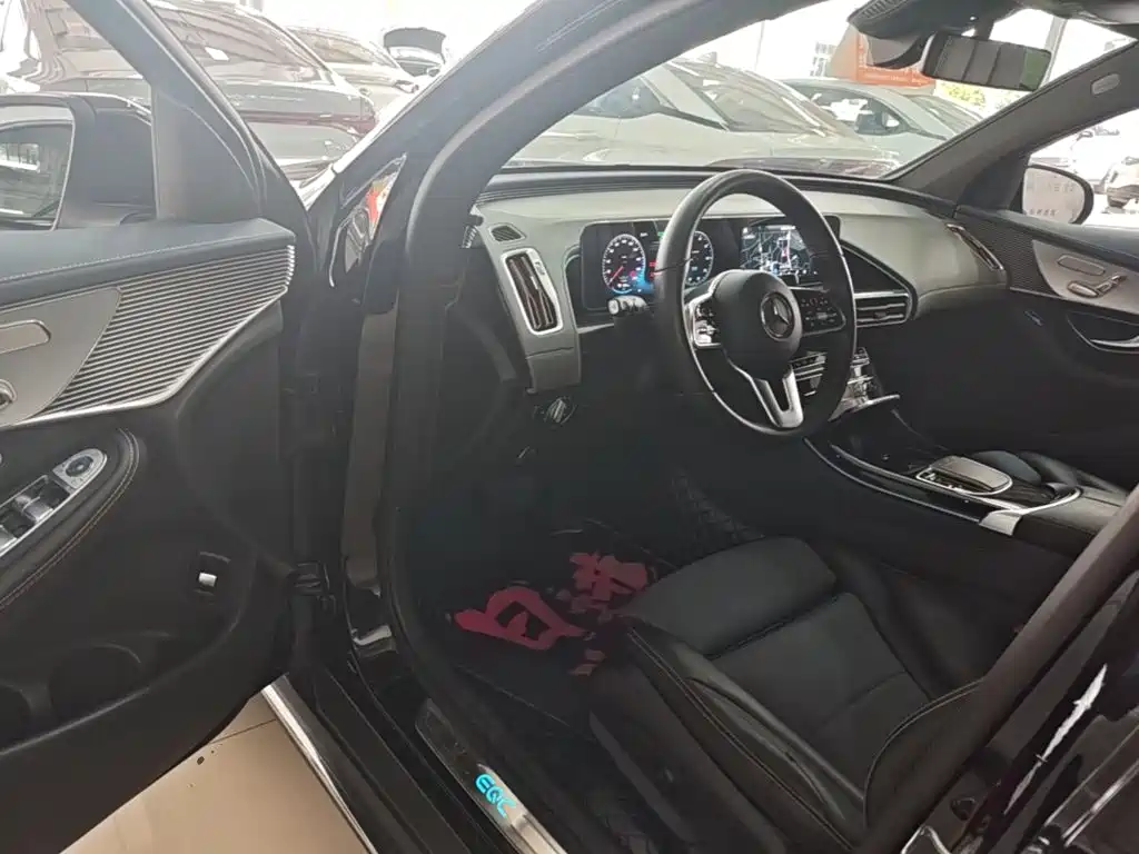 Mercedes-Benz EQC — миниатюра 16