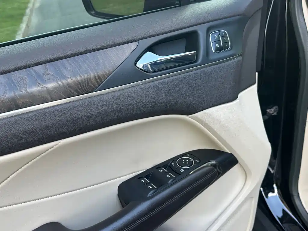 Lincoln MKC — миниатюра 18