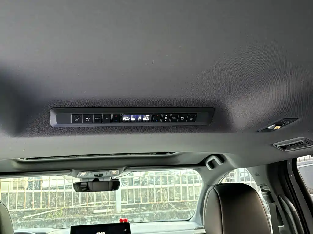 Toyota Sienna — миниатюра 20