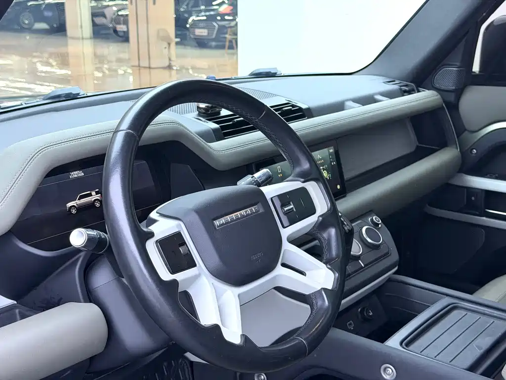 Land Rover Defender — миниатюра 4