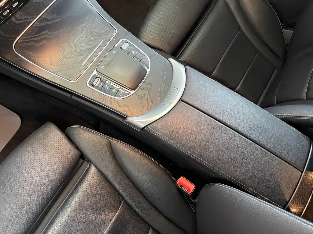 Mercedes-Benz C-Class — миниатюра 11