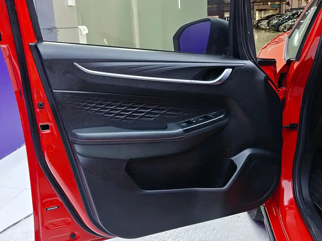 Geely Vision X3 — миниатюра 10