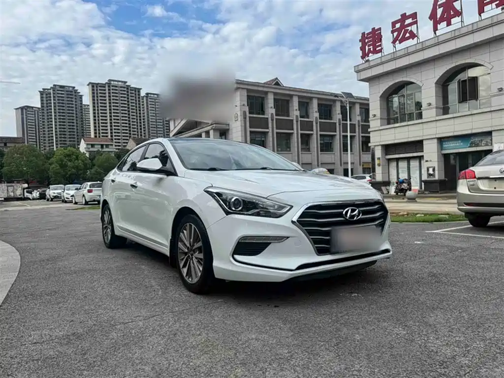 Hyundai Mistra 2017 1.8L AT GLS V