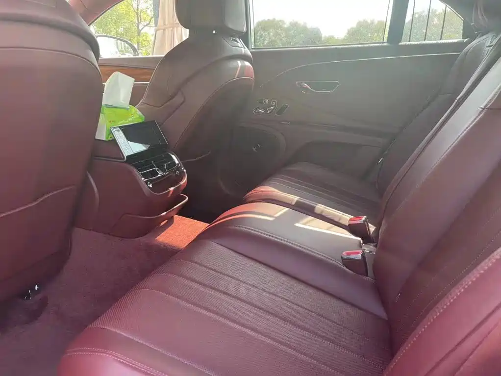 Bentley Flying Spur — миниатюра 6