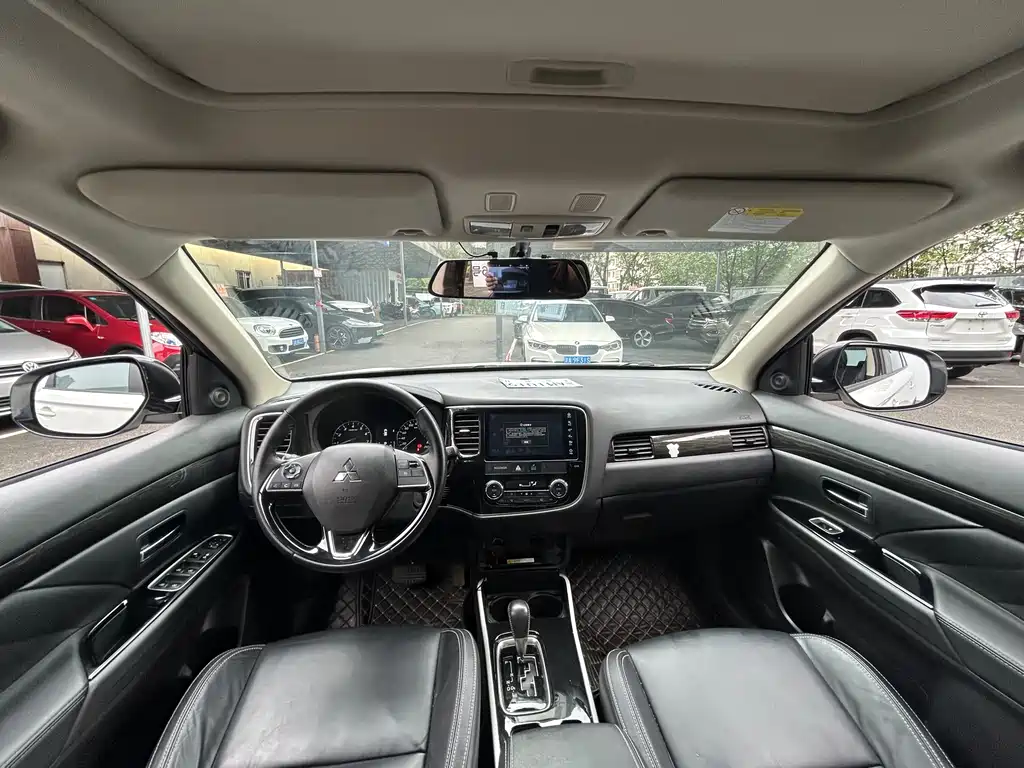 Mitsubishi Outlander 2020 2.0L Enjoy 5 мест