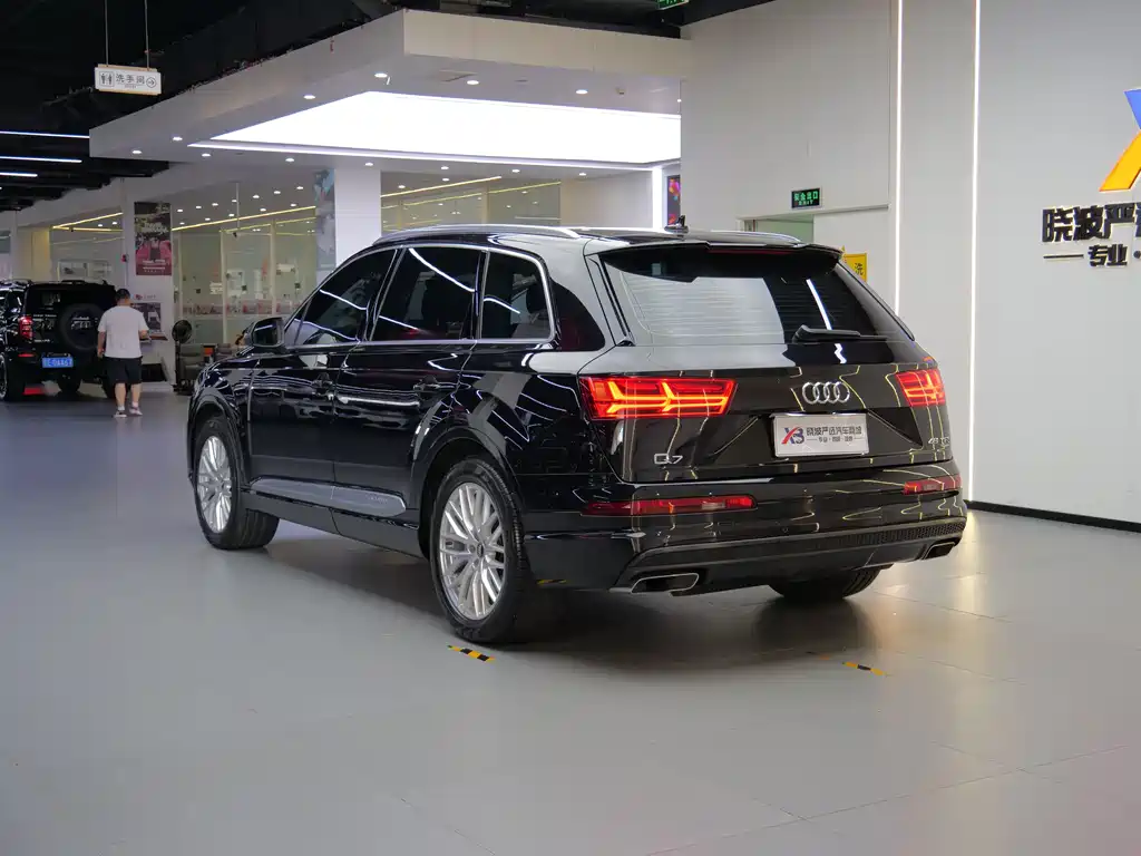 Audi Q7 — миниатюра 6