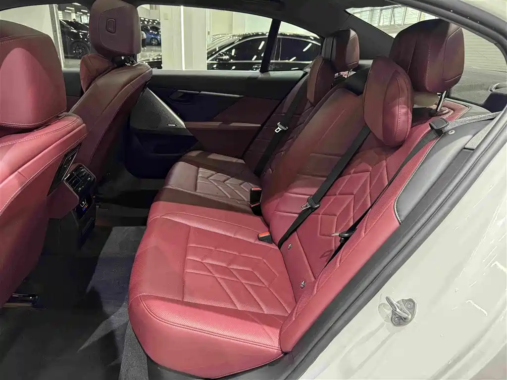 BMW 5 Series — миниатюра 14