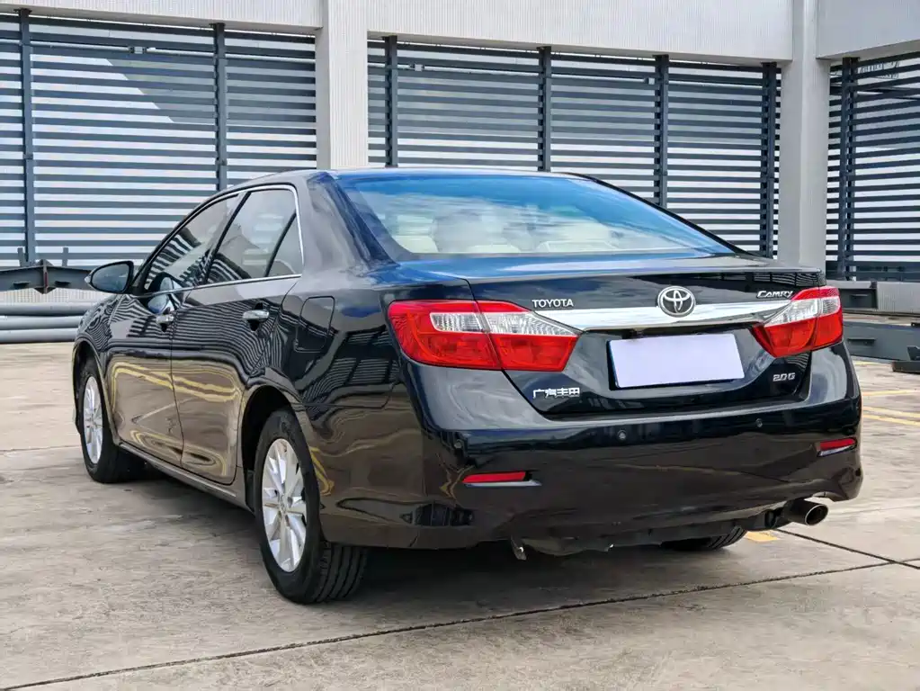 Toyota Camry — миниатюра 5