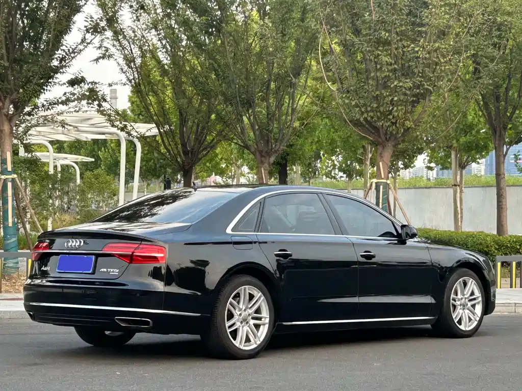 AUDI A8