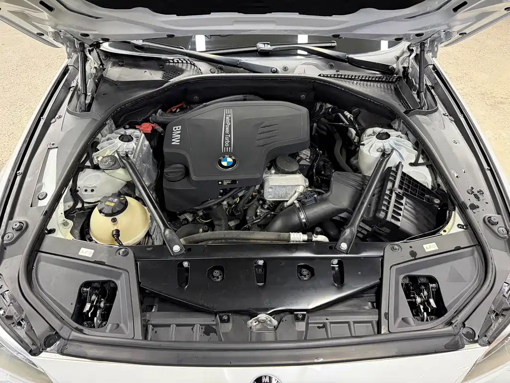 BMW 5 Series — миниатюра 19