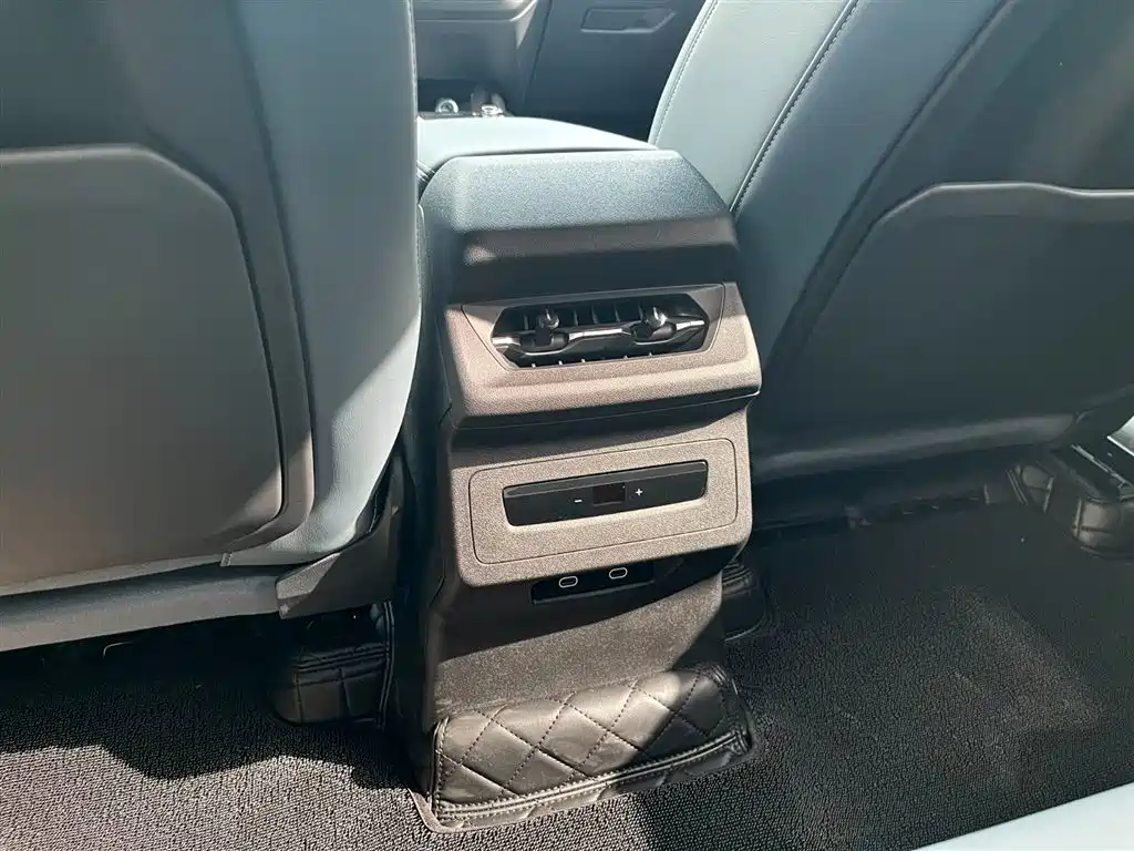 Audi Q6L e-tron — миниатюра 12