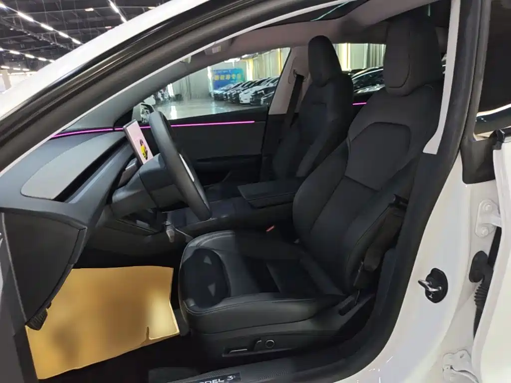 Tesla Model 3 — миниатюра 15