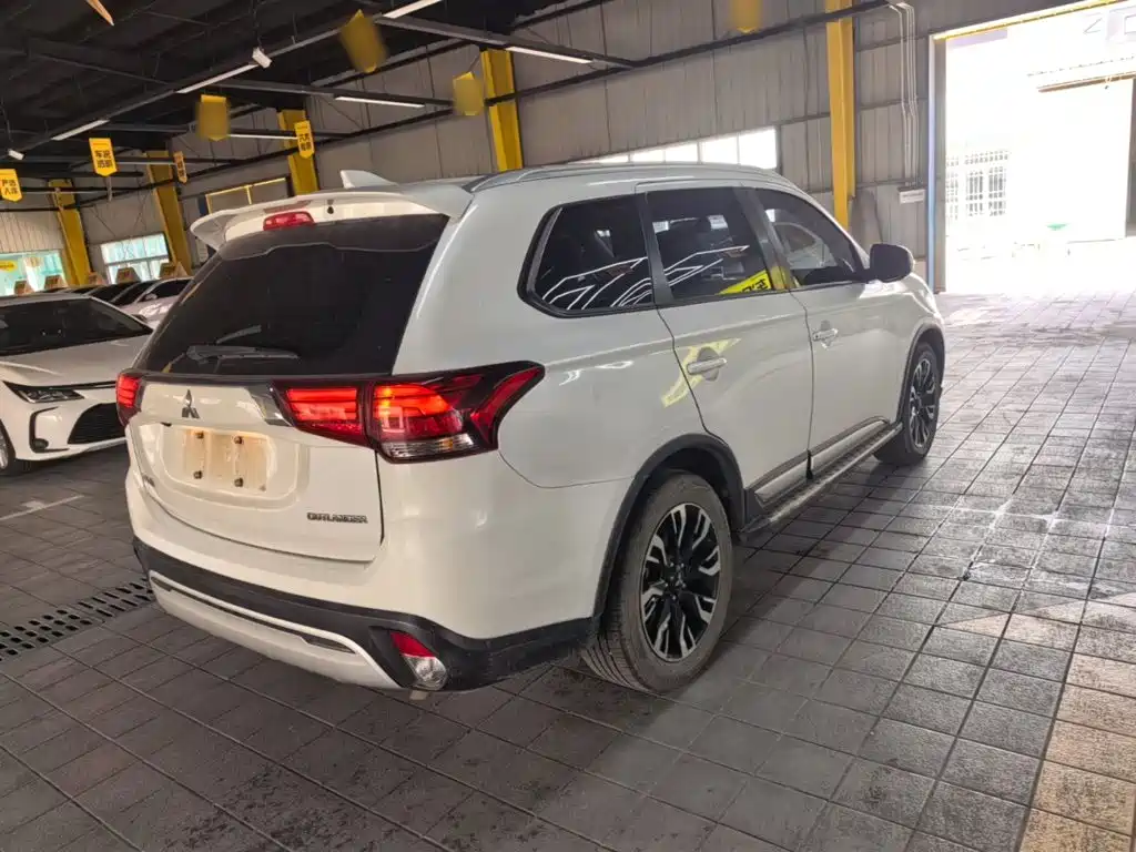 Mitsubishi Outlander — миниатюра 7