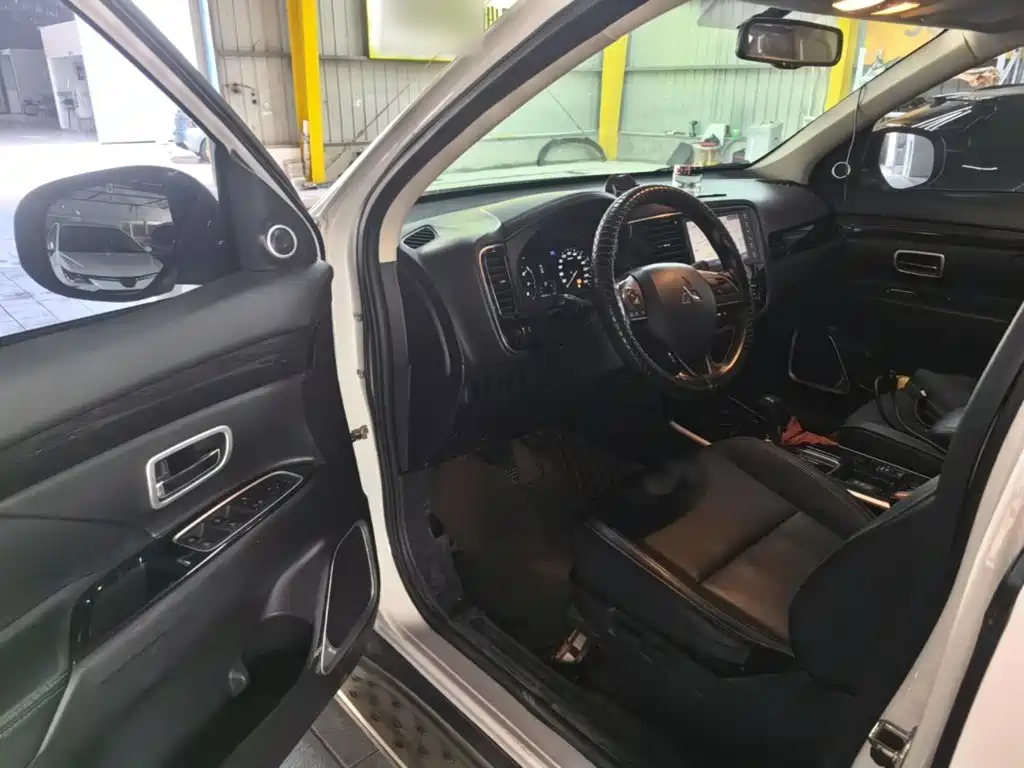 Mitsubishi Outlander — миниатюра 16