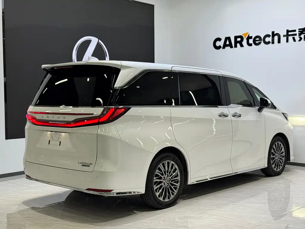 Lexus LM 500h 6-seat Distinguished Edition, фото 6