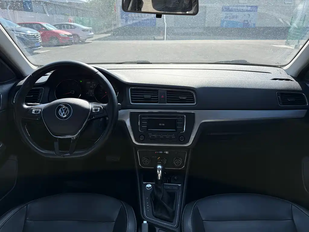 Volkswagen Gran Lavida 2017 230TSI DSG Comfort