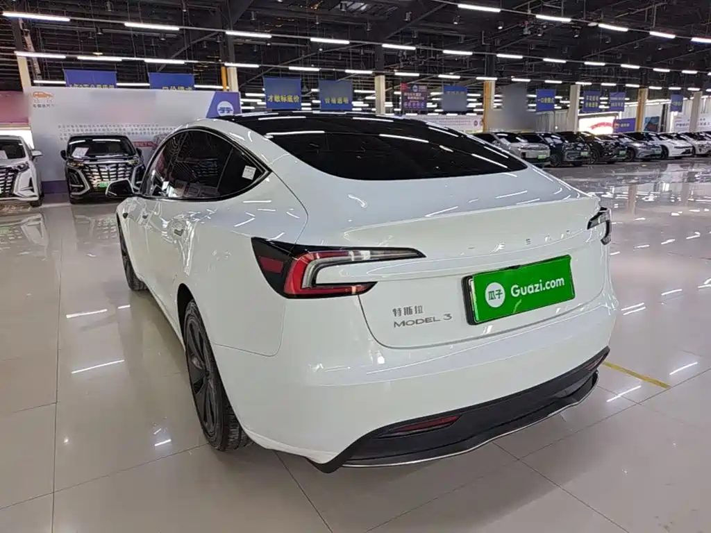 Tesla Model 3 — миниатюра 5