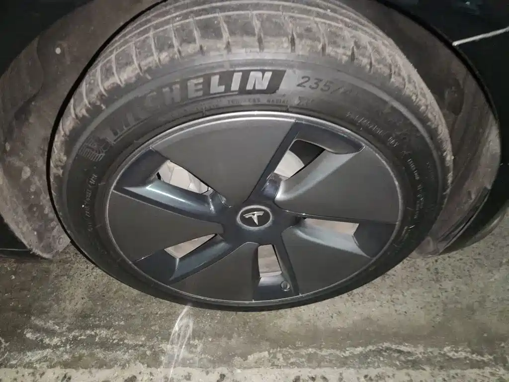 Tesla Model 3 — миниатюра 24