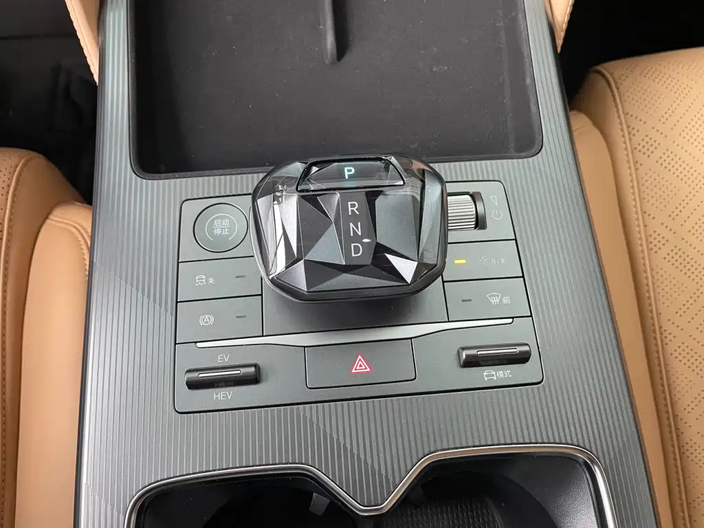 BYD L DM-i — миниатюра 12