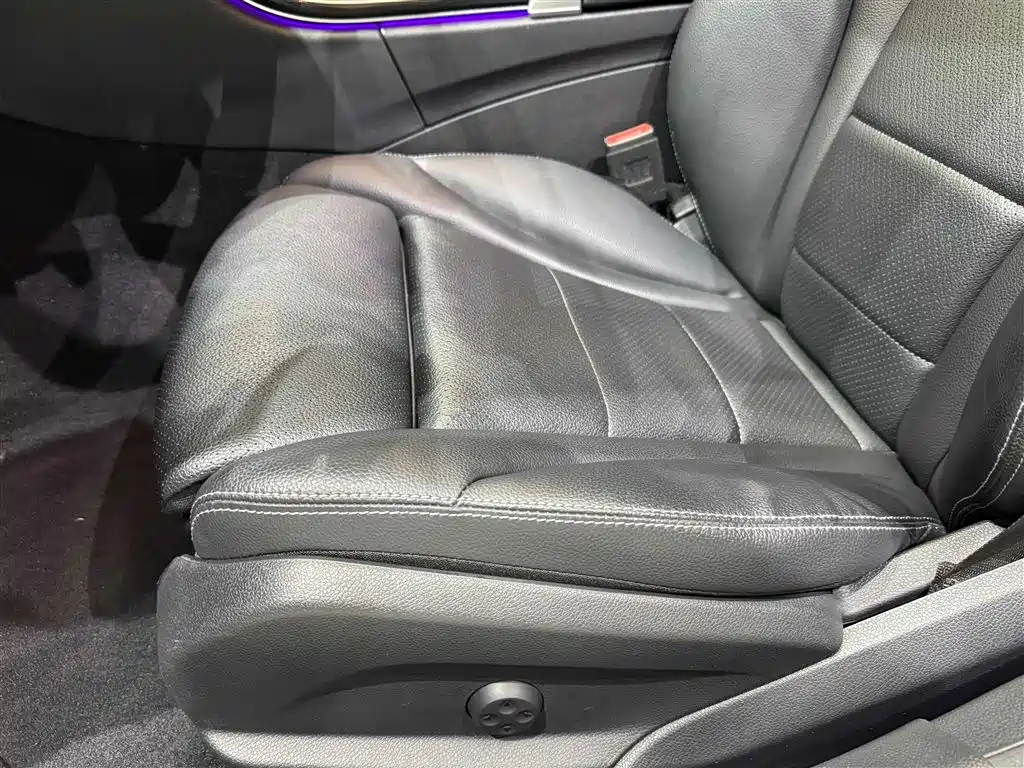 Mercedes-Benz C-Class — миниатюра 13