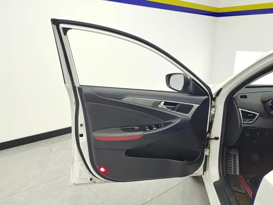 Changan Eado XT — миниатюра 6