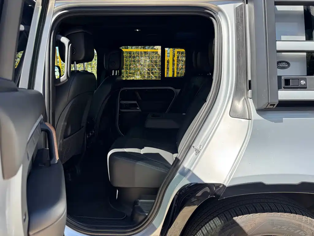Land Rover Defender — миниатюра 6
