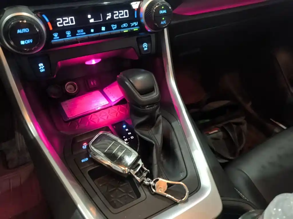 Toyota RAV4 — миниатюра 14