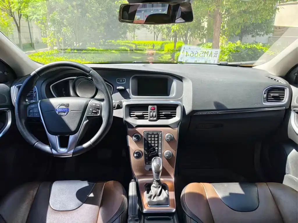 Volvo V40 — миниатюра 10