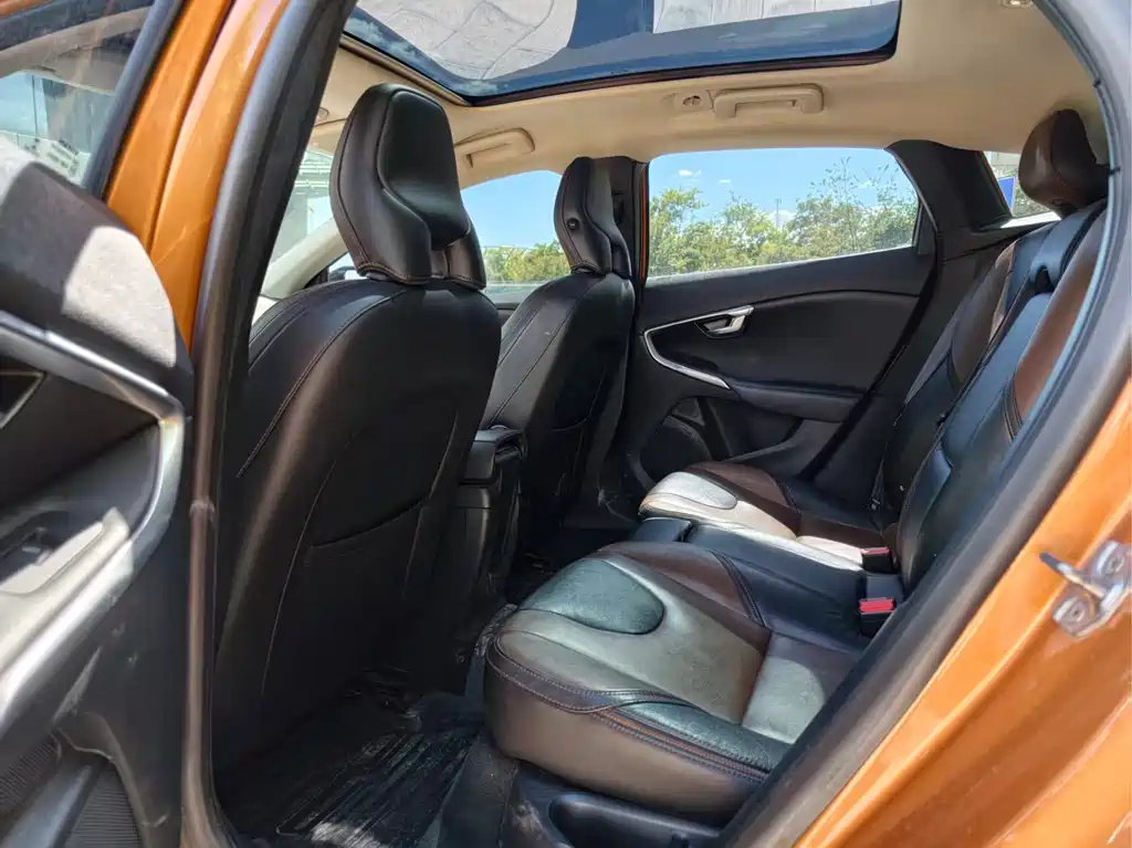 Volvo V40 — миниатюра 11