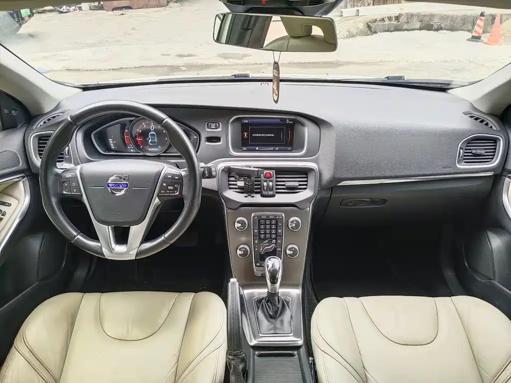 Volvo V40 — миниатюра 4
