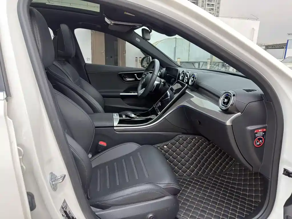 Mercedes-Benz C-Class — миниатюра 6