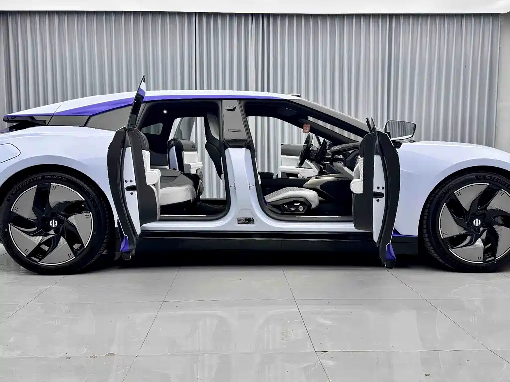 HiPhi HiPhi Z 2023 мест