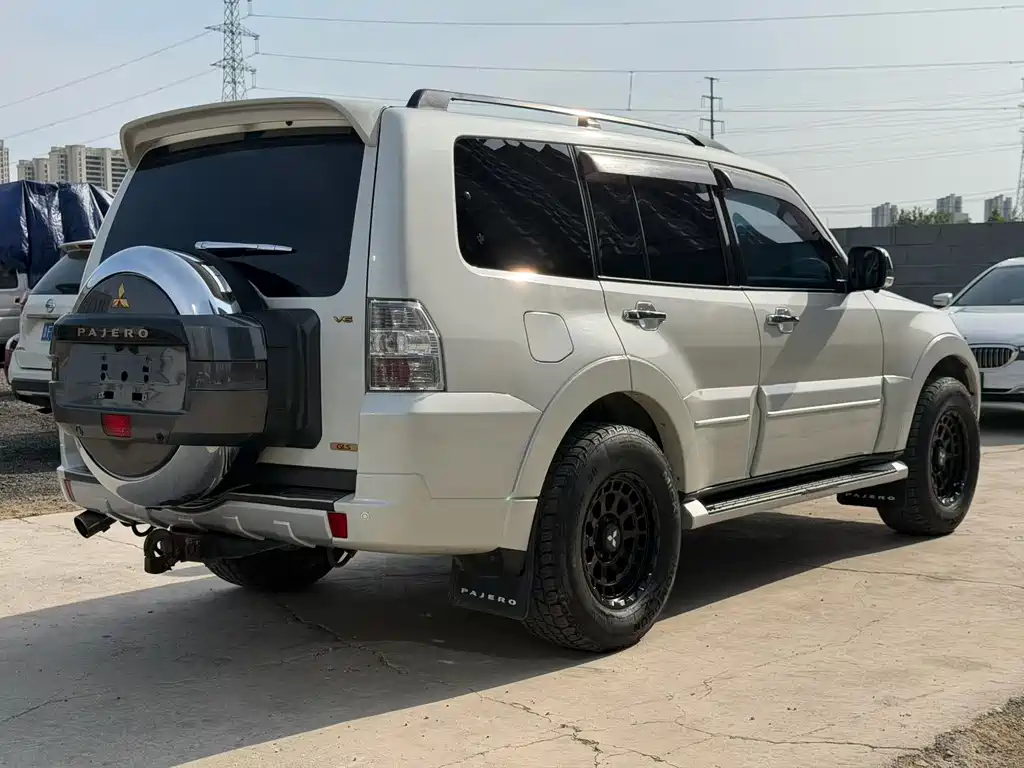Mitsubishi Pajero (Import) - фото 5