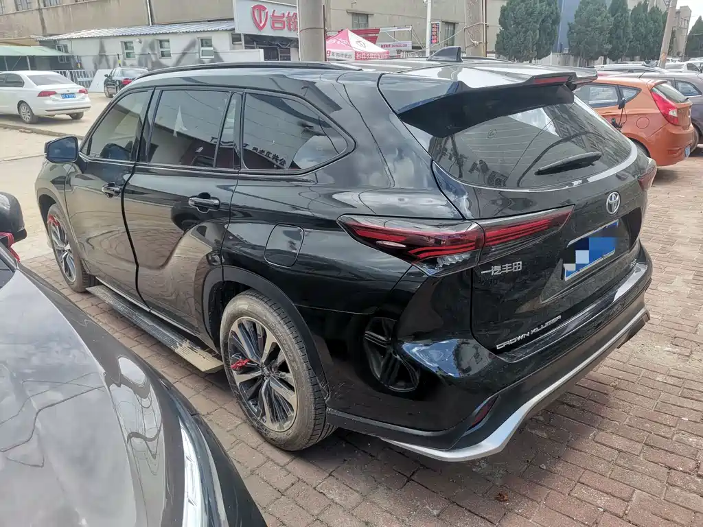 Toyota Crown Kluger — миниатюра 3