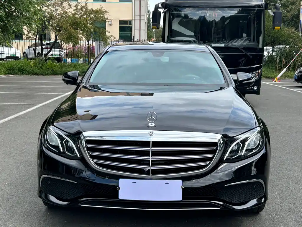 Mercedes-Benz E-Class — миниатюра 2