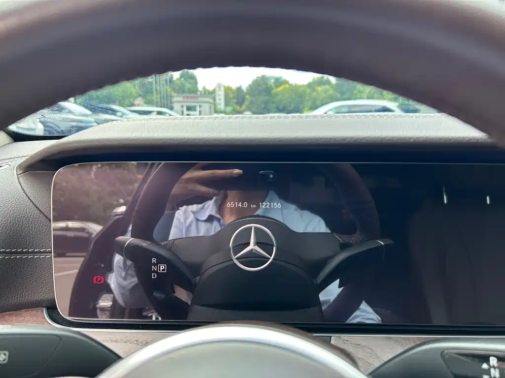 Mercedes-Benz E-Class — миниатюра 11