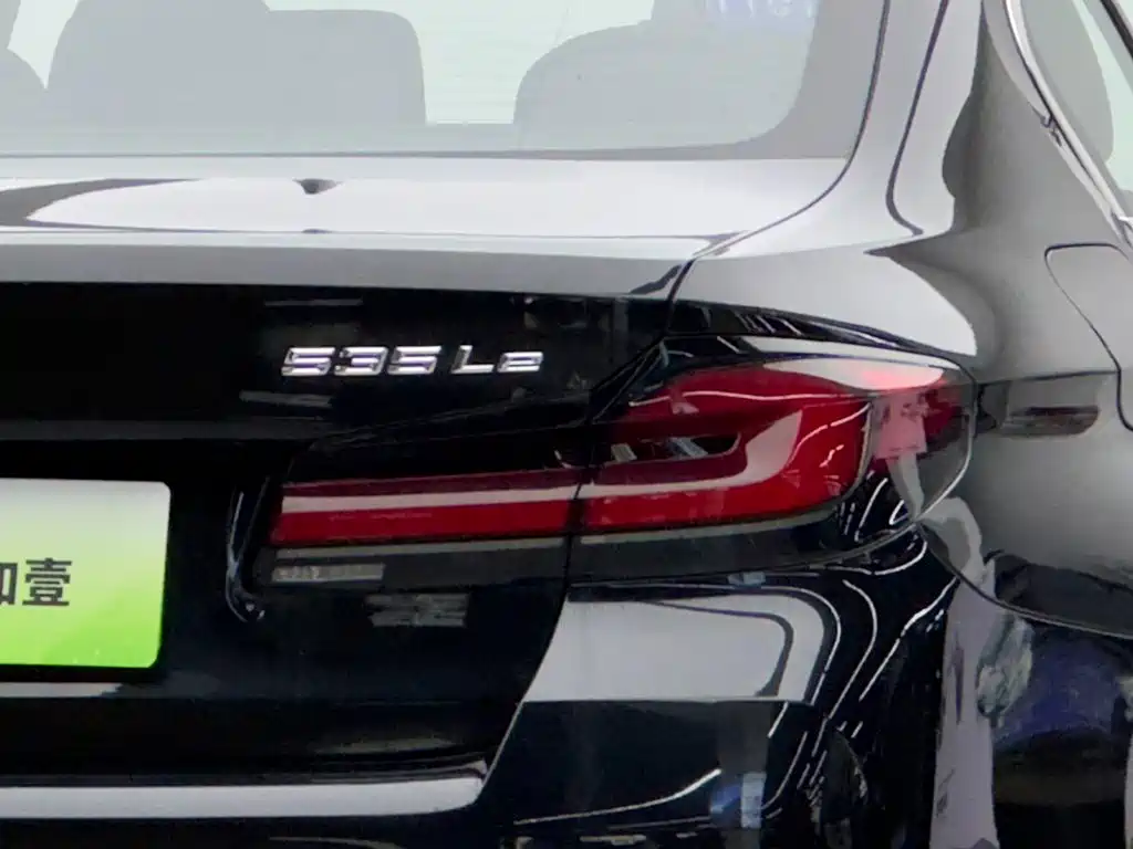 BMW 5 Series New Energy — миниатюра 6